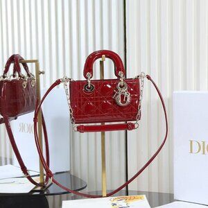 Classic DIOR Bag: A Stylish and Versatile Choice for Elegance